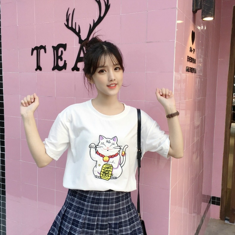 2018 Summer Women Short Sleeve T-shirt Kawaii Lucky Cat Embroidery Student T-shirt Plus Size M-2XL Loose Female T-shirt